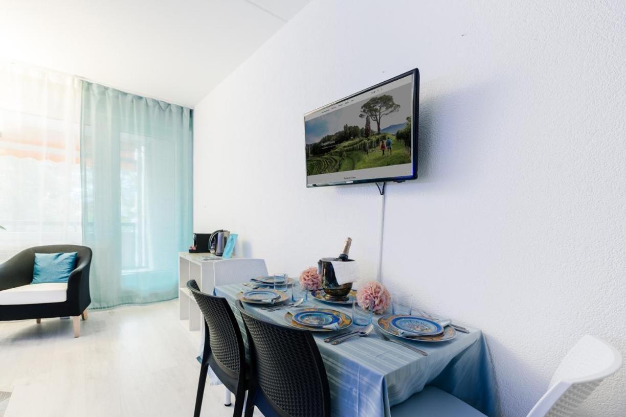 Lake Apartment 4 Bissone Bagian luar foto