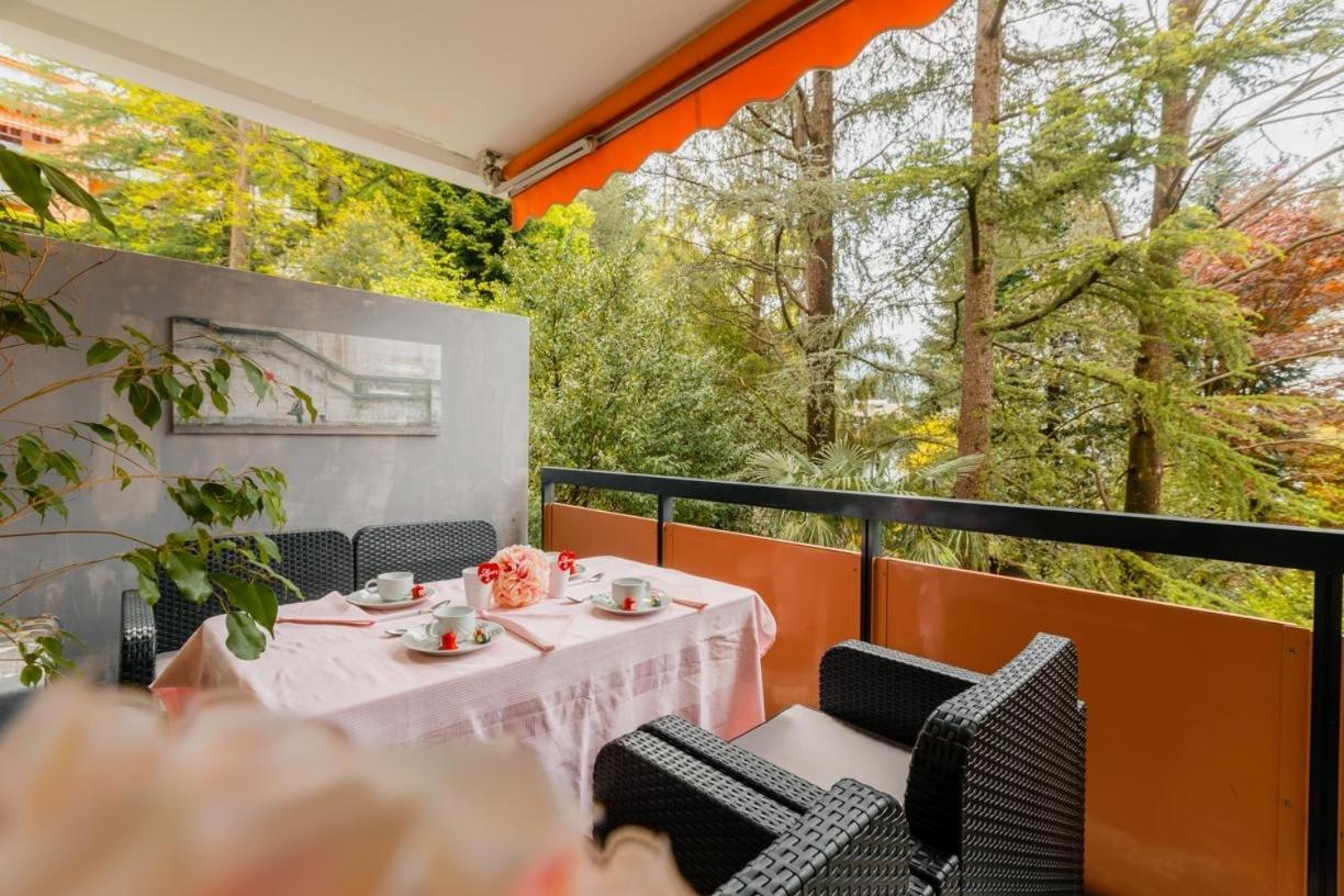 Lake Apartment 4 Bissone Bagian luar foto